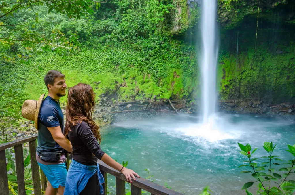 Copia-de-Waterfall-Costa-Rica-scaled
